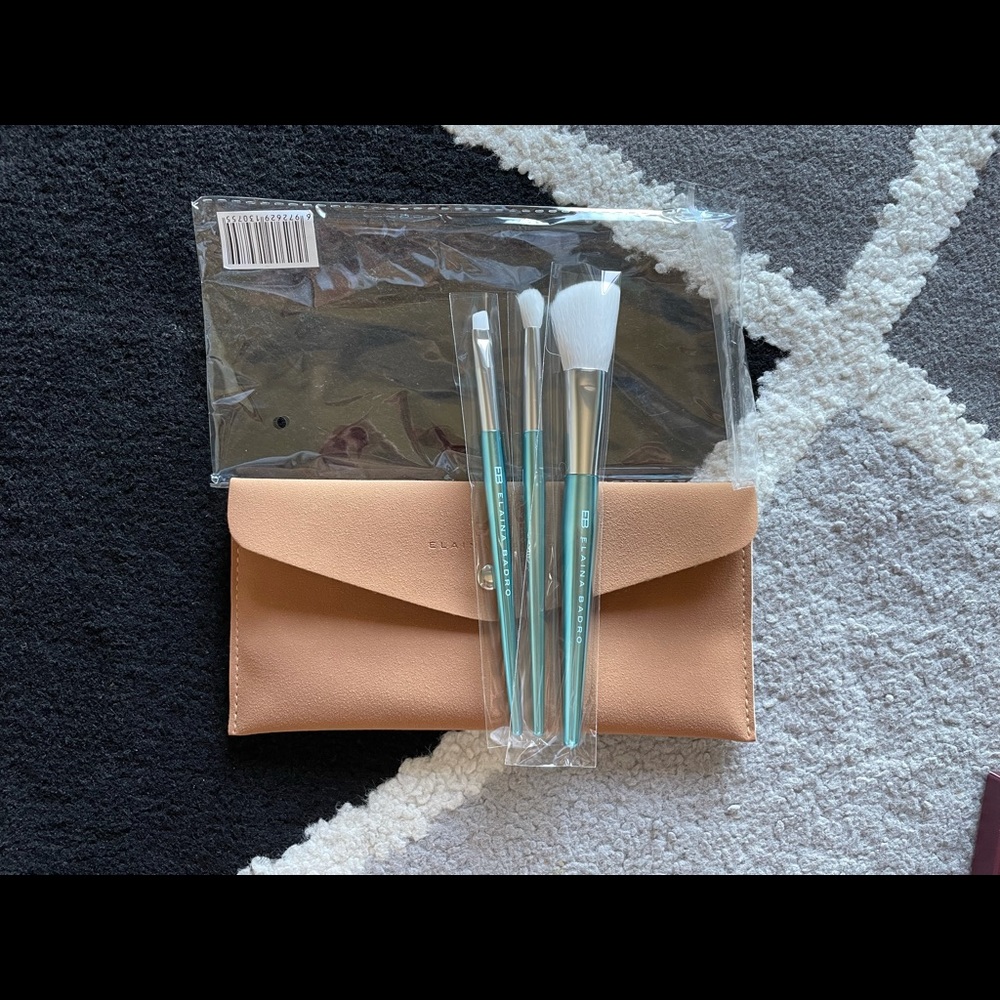 NWT Elaina Badro Makeup Brushes
